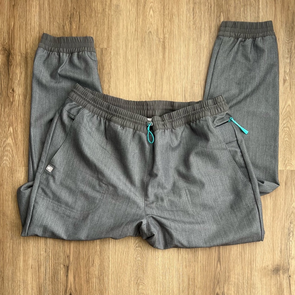 FIGS Women's Technical Collection Grey Jogger Scrub Pants Size M like new!